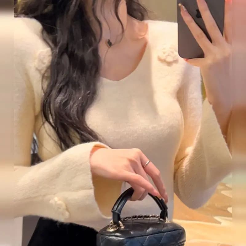 Maglione di design di nuovo stile per donna in camicia con fondo interno lavorato a maglia autunnale e invernale