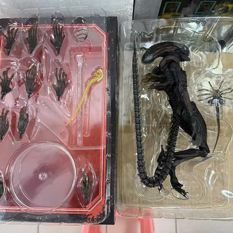 Nuovo Neca Alien: Romulus Scorched Xenomorph Anime Figure Ailen Action Figure Statue di bambole Ornamento Giocattolo Regalo per bambini