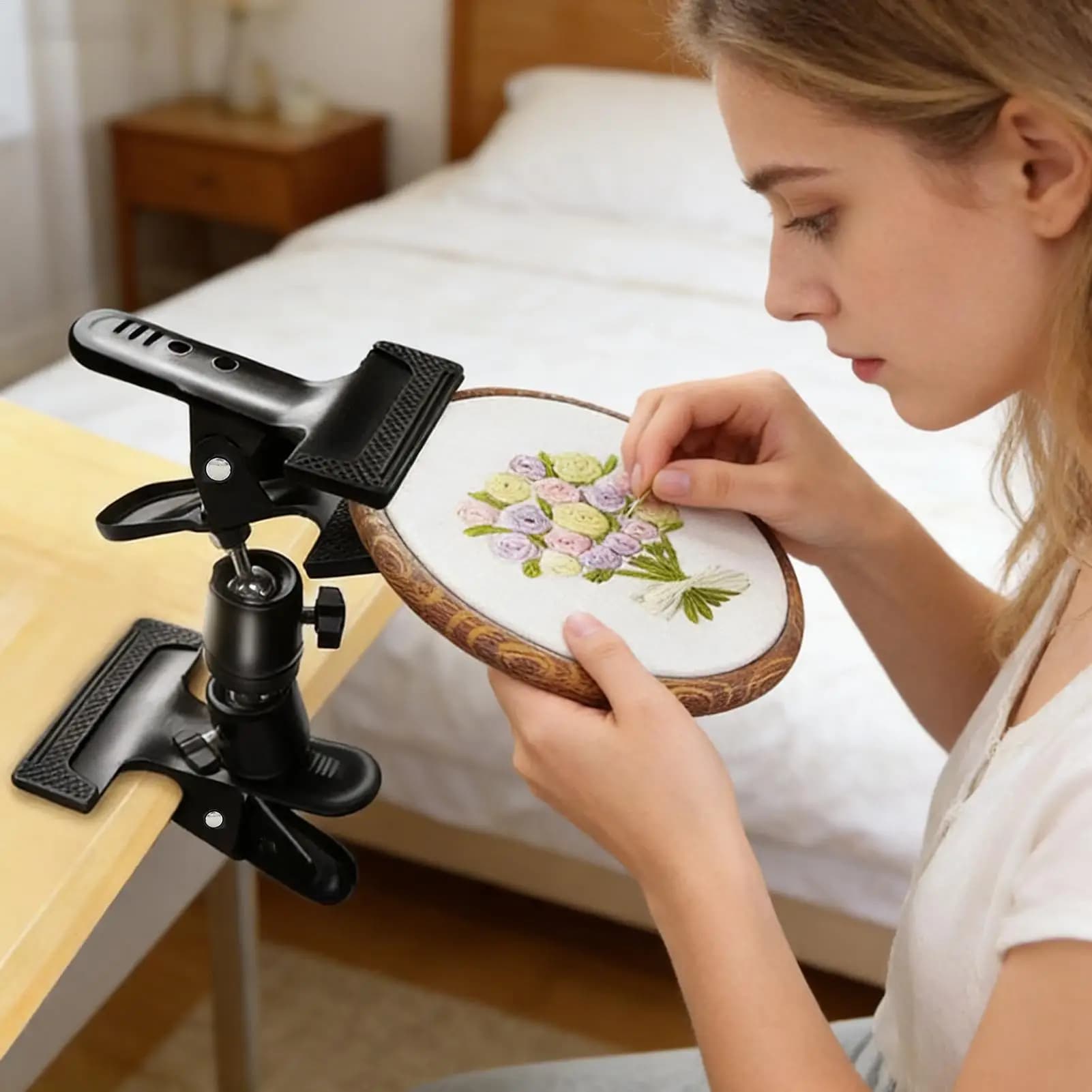 Embroidery Hoop Holder 360 Rotating Portable Craft Supplies Metal Table Clips Embroidery Frames for Sewing Stitching Girls