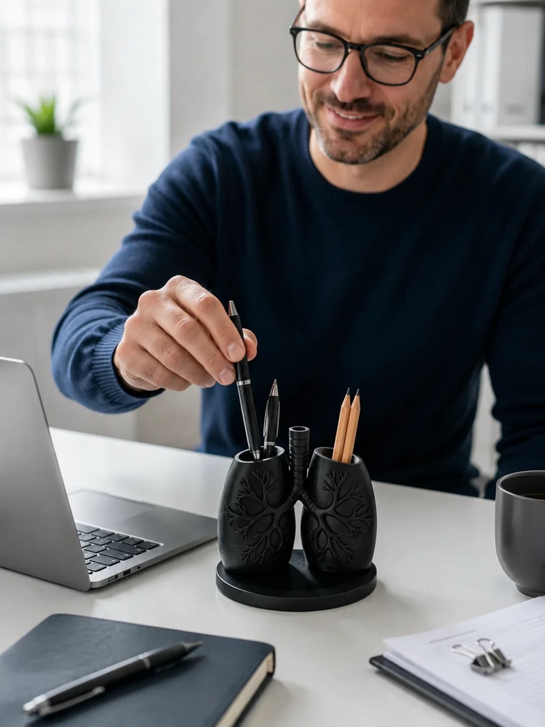 Creative Lung-Shaped Pen Holder with Respiratory System Anatomy Design, Petg Material, Three-Dimensional Embossed Lung Texture, Dual-Compartment Desktop Storage Box, Dual Storage Cups + Central Tube Slot for Stable Base Design, Matte Texture in Black and White, Medical Aesthetic Decorative Piece, Multifunctional Stationery Storage Container, Bathroom Toothbrush Holder, Dressing Table Organizer, Office Desk Home Office Study Table Surface Organizer, Space-Saving Solution to Say Goodbye to Clutter, Office Storage for Doctors, Nurses, and Medical Students