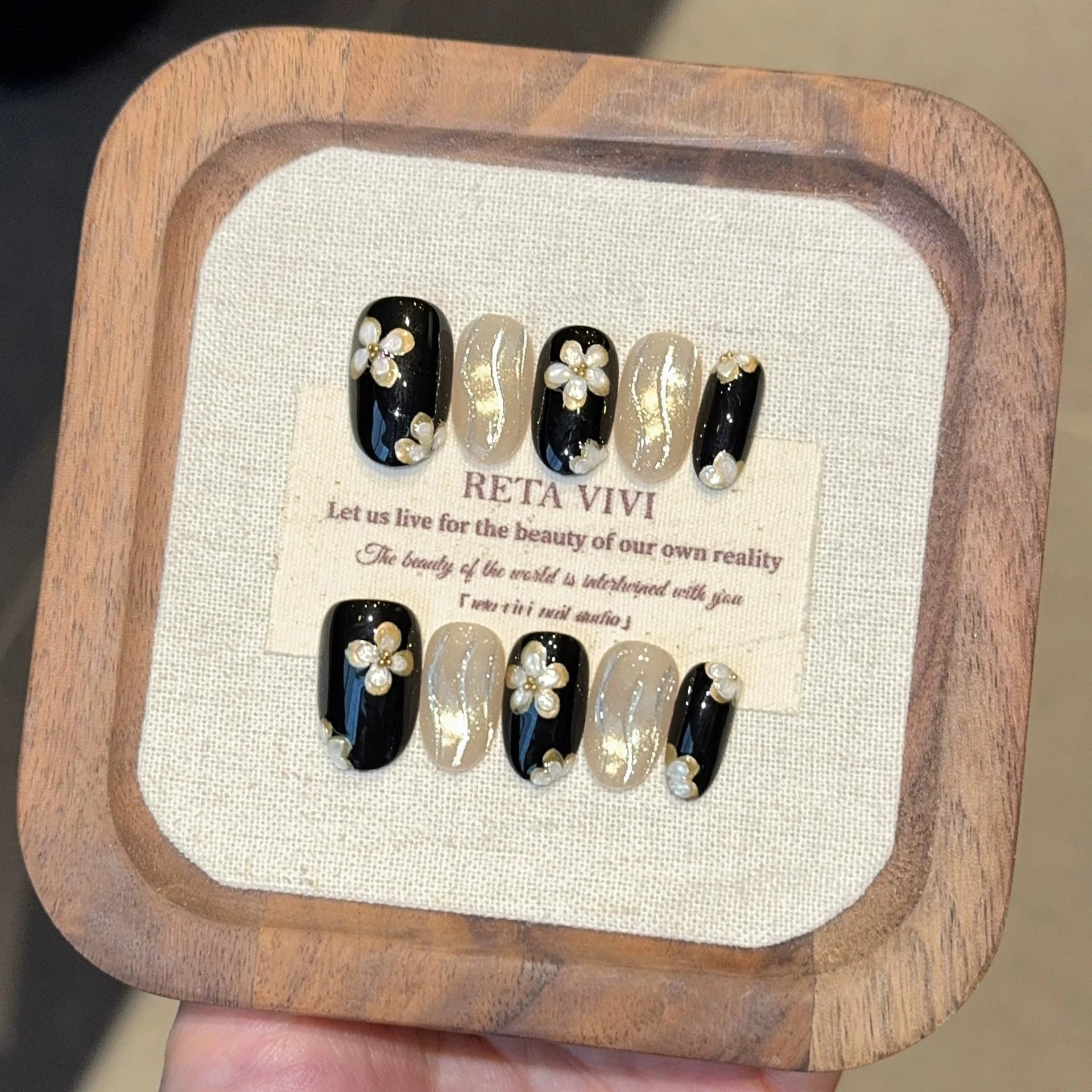 10 Pieces Finte Nails Ovals Black Court Handmade with White Floral Design, Elegant Fin Nails with Golden Decorations Cat Eye Effect