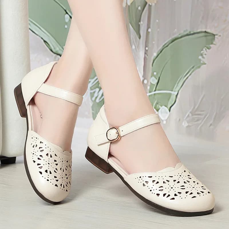 Sandali Donna in Pelle Morbida con Tacco Quadrato Chiuso, Cut-out Traspirante e Strass, Collezione Estate 2026, Ideali per Ufficio e Uso Quotidiano