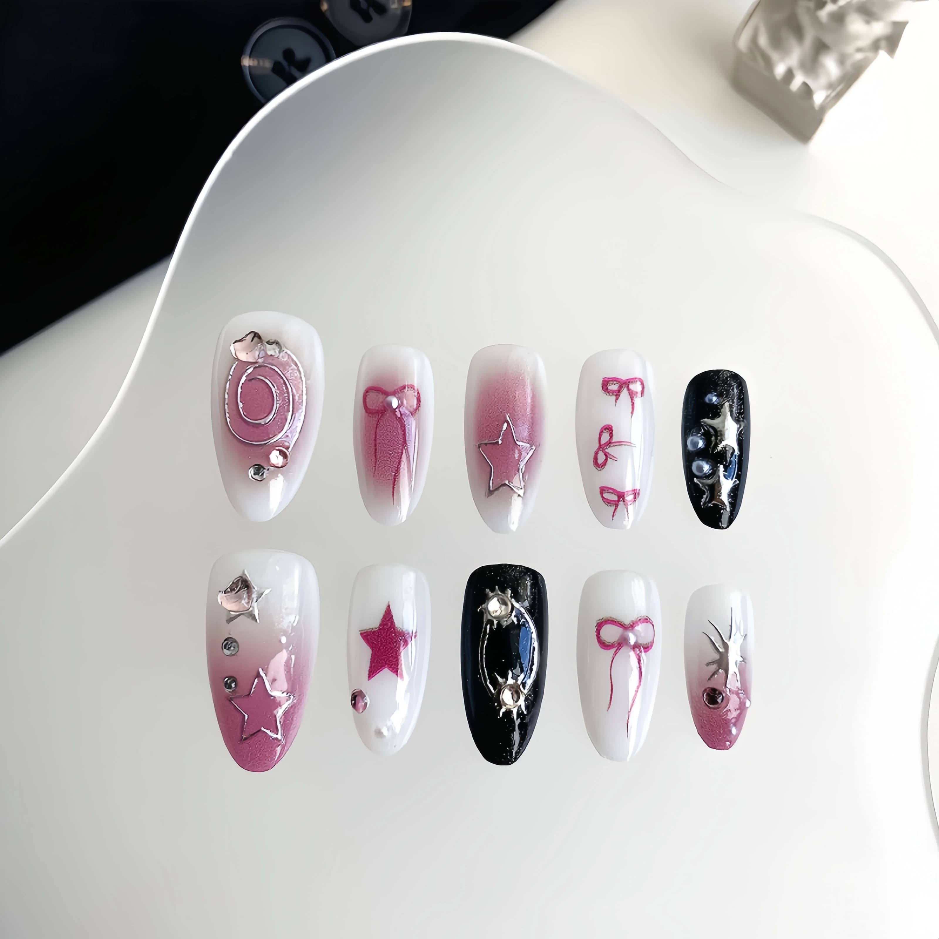 Nail art a forma di mandorla pressata a mano da 10 pezzi, bellissime unghie finte, nail art con stella sfumata rosa nera, adatta per le donne da usare