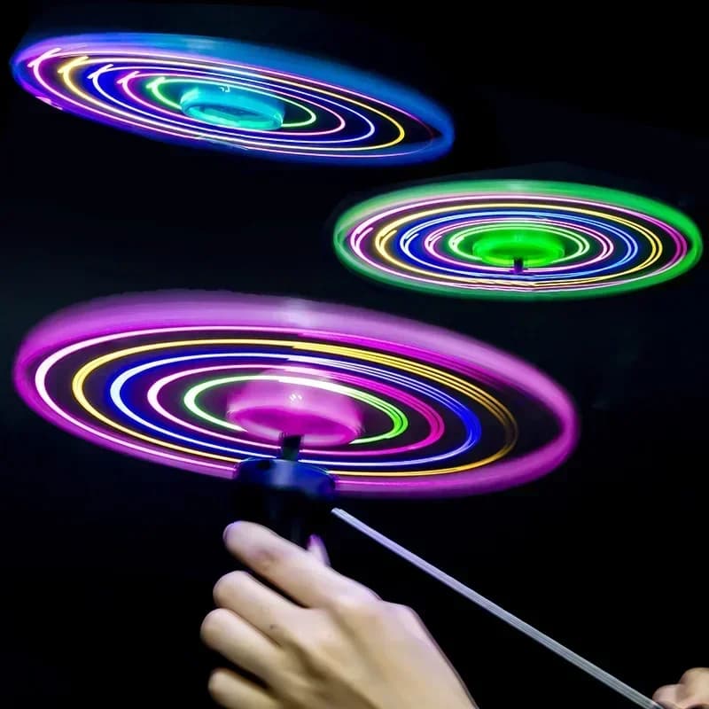 Disco volante luminoso colorato Glow Party Supplies 5 luci Tirando la corda Disco volante UFO Bambini Giocattoli volanti luminosi all'aperto