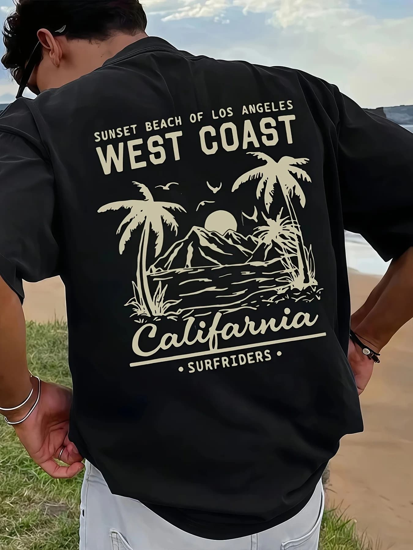Crewneck men's t-shirt with short sleeves and letters print, suitable for casual summer activities