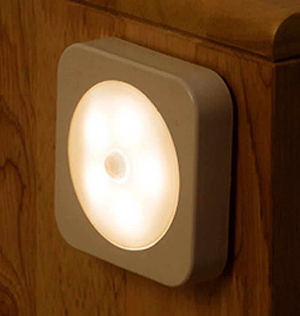 Sensore di movimento Luce notturna a LED quadrata USB ricaricabile 6 LED Lampada da parete Luce notturna wireless per scale Corridoio Illuminazione camera da letto