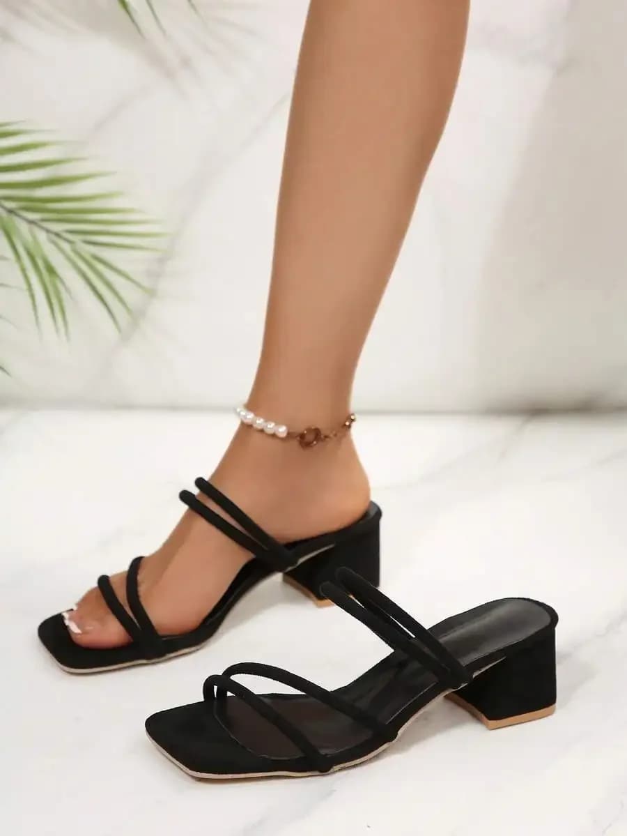 Sandali da Donna Neri con Tacco Quadrato Grosso, Modello Slide con Cinturino Incrociato e Punta Aperta, Scarpe Eleganti