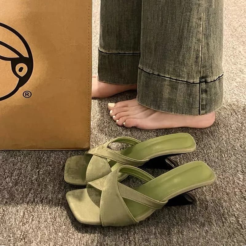 Sandali con tacco alto da donna in stile francese Pantofole firmate Pantofole con tacco inclinato con punta quadrata alla moda Pantofole estive con tacco alto a punta aperta