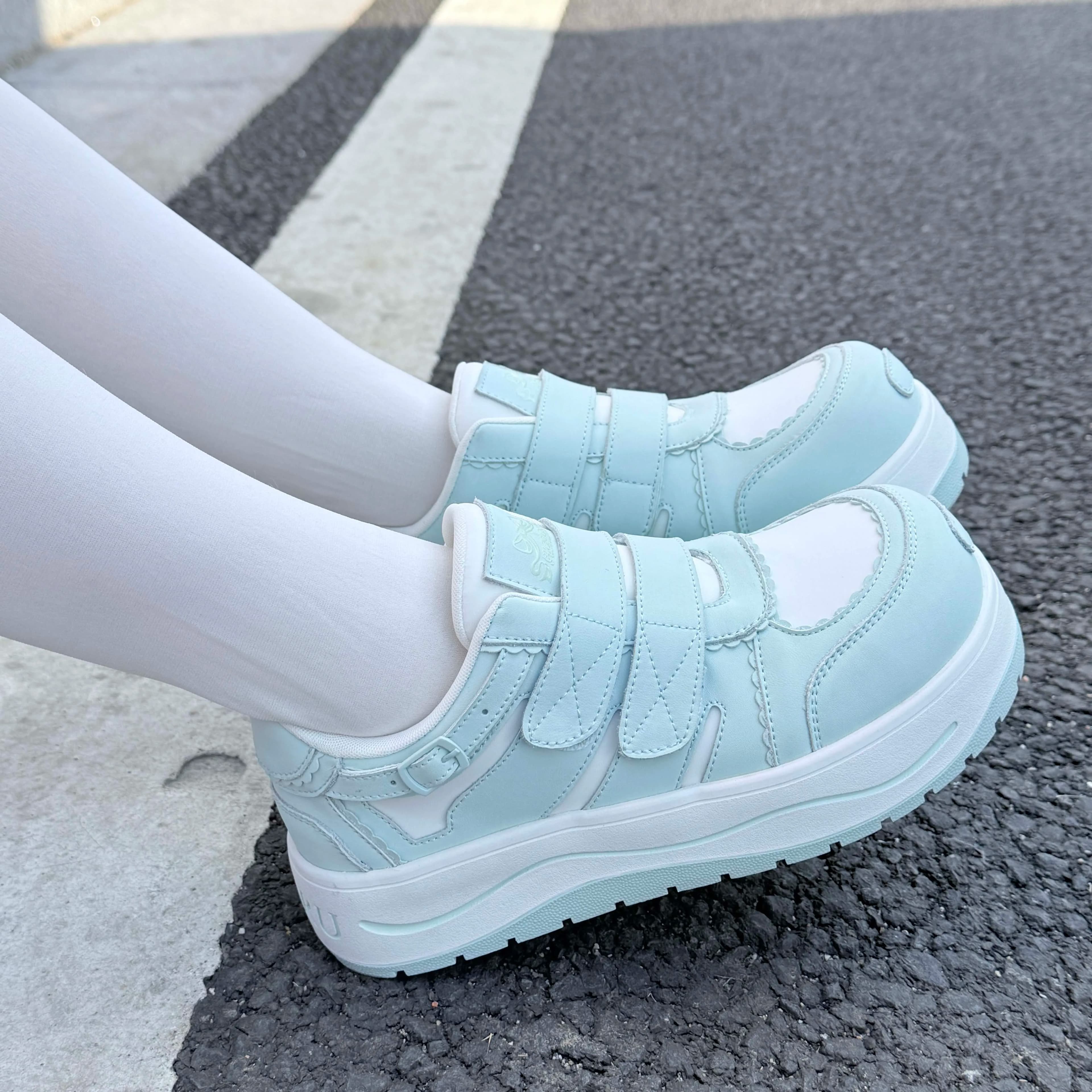 Rainbow Running Gururu Original Sweet Girl Scarpe da tavolo con suola spessa in pizzo Scarpe sportive da ragazza Lolita giapponesi