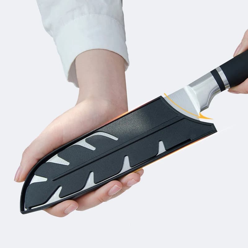 Black Plastic Kitchen Knife Blade Protective Case 3-8 Inch Edge Protective Housing Essential Accessory for Home Kitchen