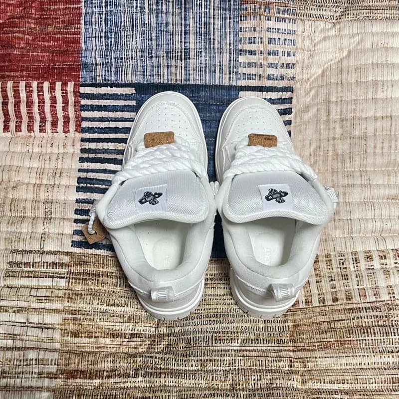 Spring and Summer New Style, Niche Design Off-White Canvas Shoes with Hemp Rope Shoelaces, Natural Wood Decoration, Breathable Casual Canvas Shoes, Retro Street Fashion Versatile Sneakers, Everyday Commuter Non-Slip Wear-Resistant Thick-Soled Height-Increasing Dad Shoes, Trendy Shoes Suitable for All Seasons