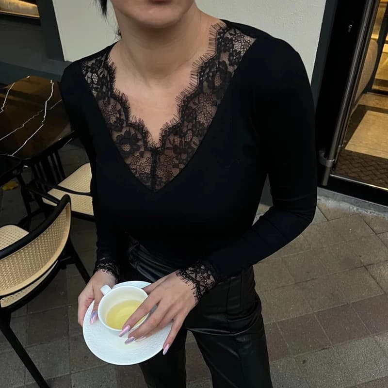 Top da donna con scollo a V in pizzo con giunture in stile europeo americano primavera nuove magliette slim a maniche lunghe abbigliamento casual magliette top tee