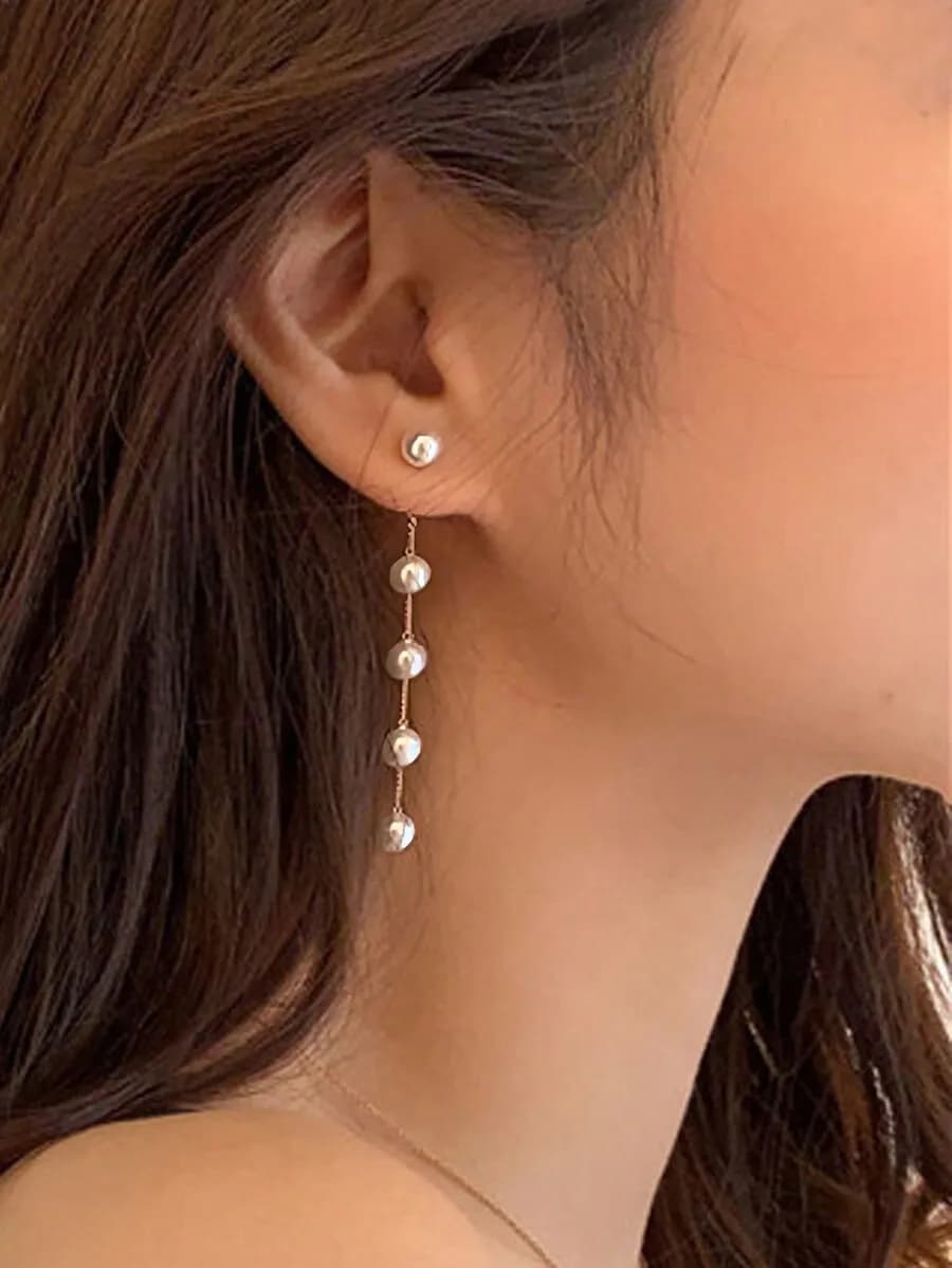 1 pair long earrings with chain and pearl embellishment