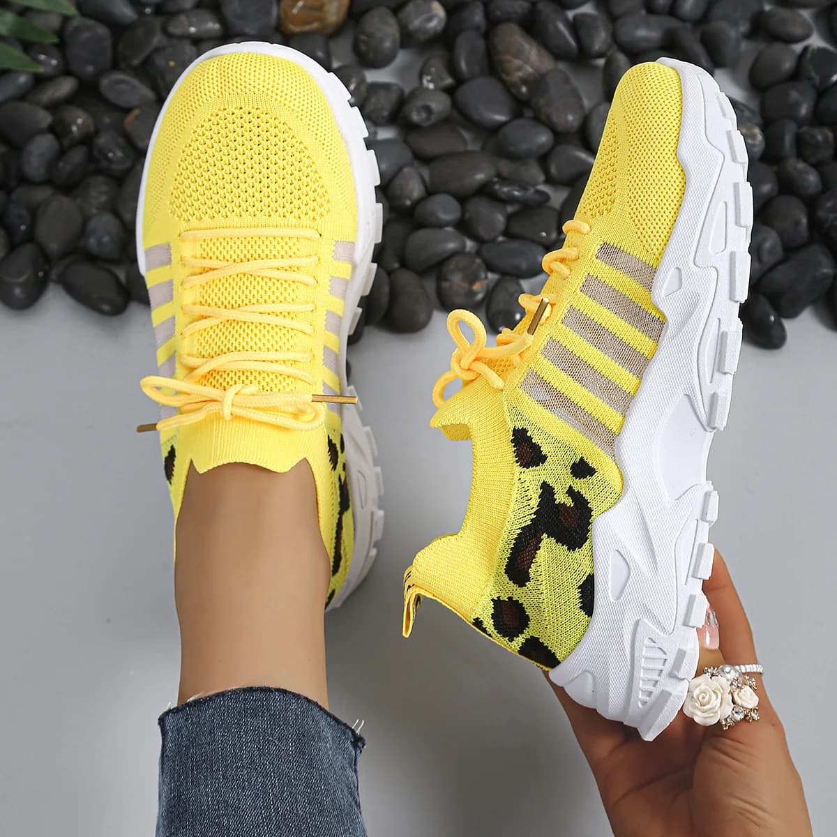 Scarpe da ginnastica da donna alla moda con stampa leopardata, scarpe sportive in rete traspirante
