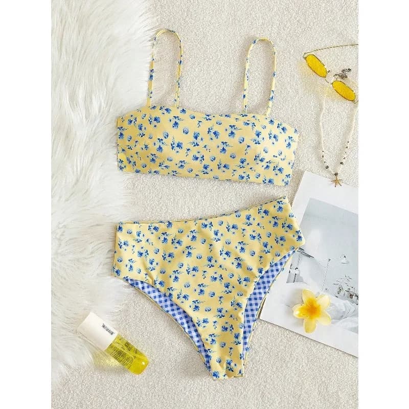 Set costume da bagno estivo con stampa floreale su entrambi i lati e spalline asimmetriche per le vacanze estive in spiaggia