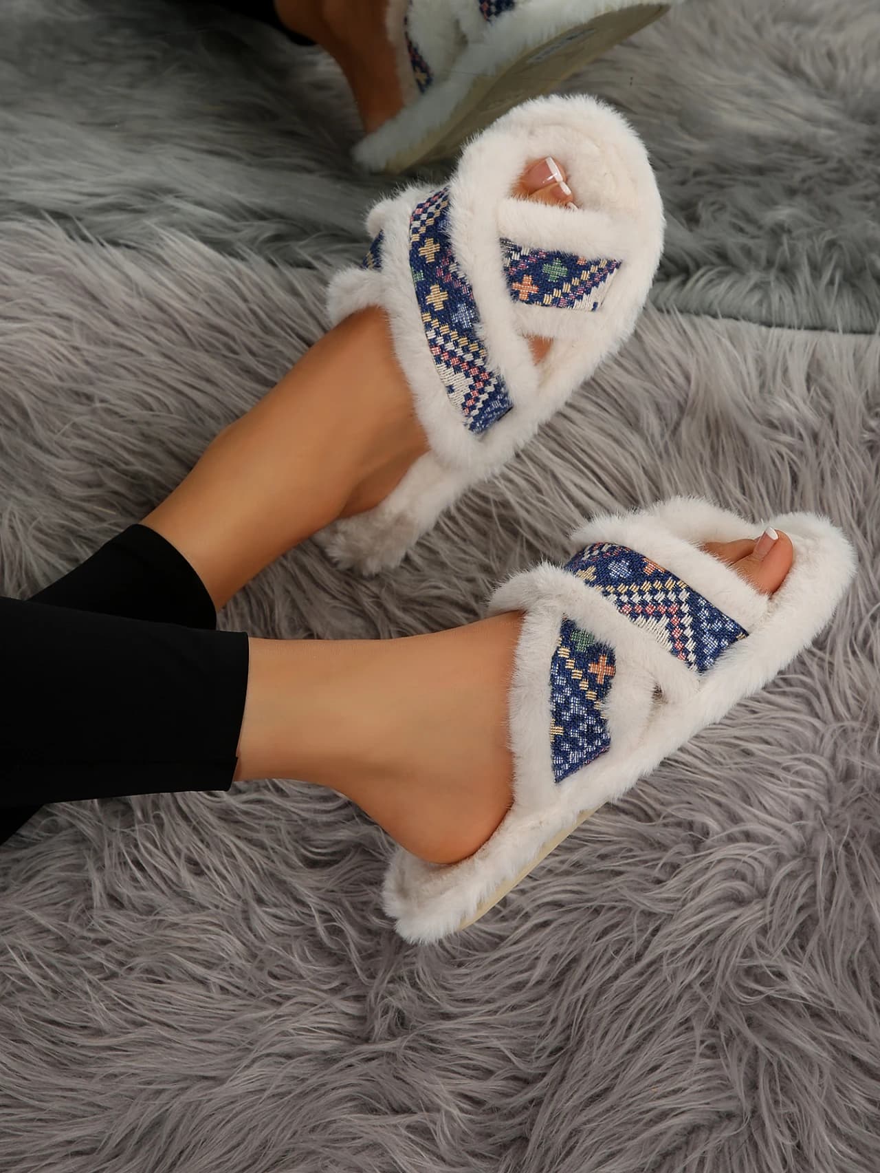 Sandali classici per il tempo libero da donna Scarpe casual piatte con tacco basso Scarpe basic da donna Sandali estivi slip on in pelliccia solida Taglie forti