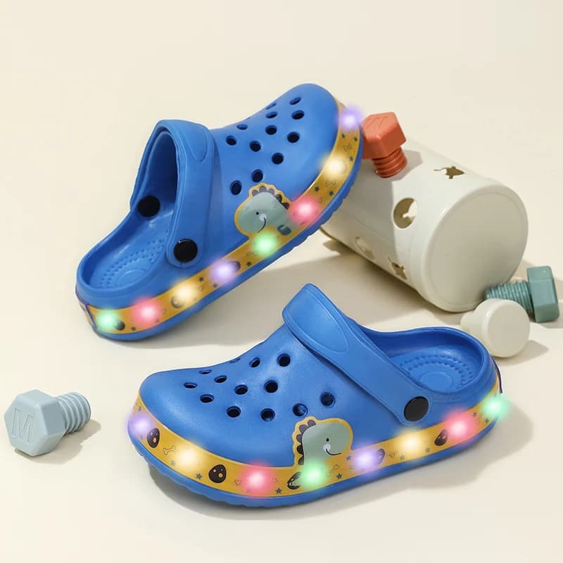 Zoccoli luminosi per bambini Divertimento disegno di dinosauro dei cartoni animati Comode scarpe slip-on con suole luminose Zoccoli per ragazzo Sandali estivi