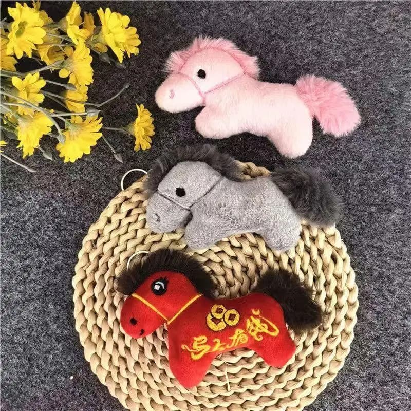 Portachiavi in peluche a forma di pony; Adorabile ciondolo a forma di cavallo mascotte; Decorazione da appendere alla borsa; Regalo animale di peluche; Ideale per l'anno del cavallo