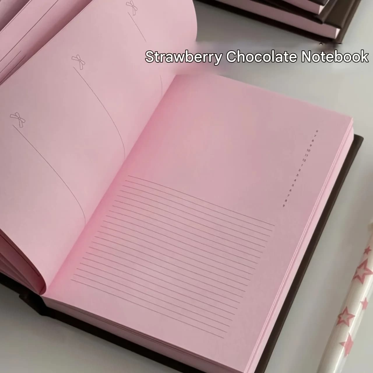 Quaderno Kawaii Rosa A6 con Motivo Fragola e Cioccolato, Design Minimalista di Nicchia, Agenda con Fori, Planner per Studenti, Blocco Note Quotidiano