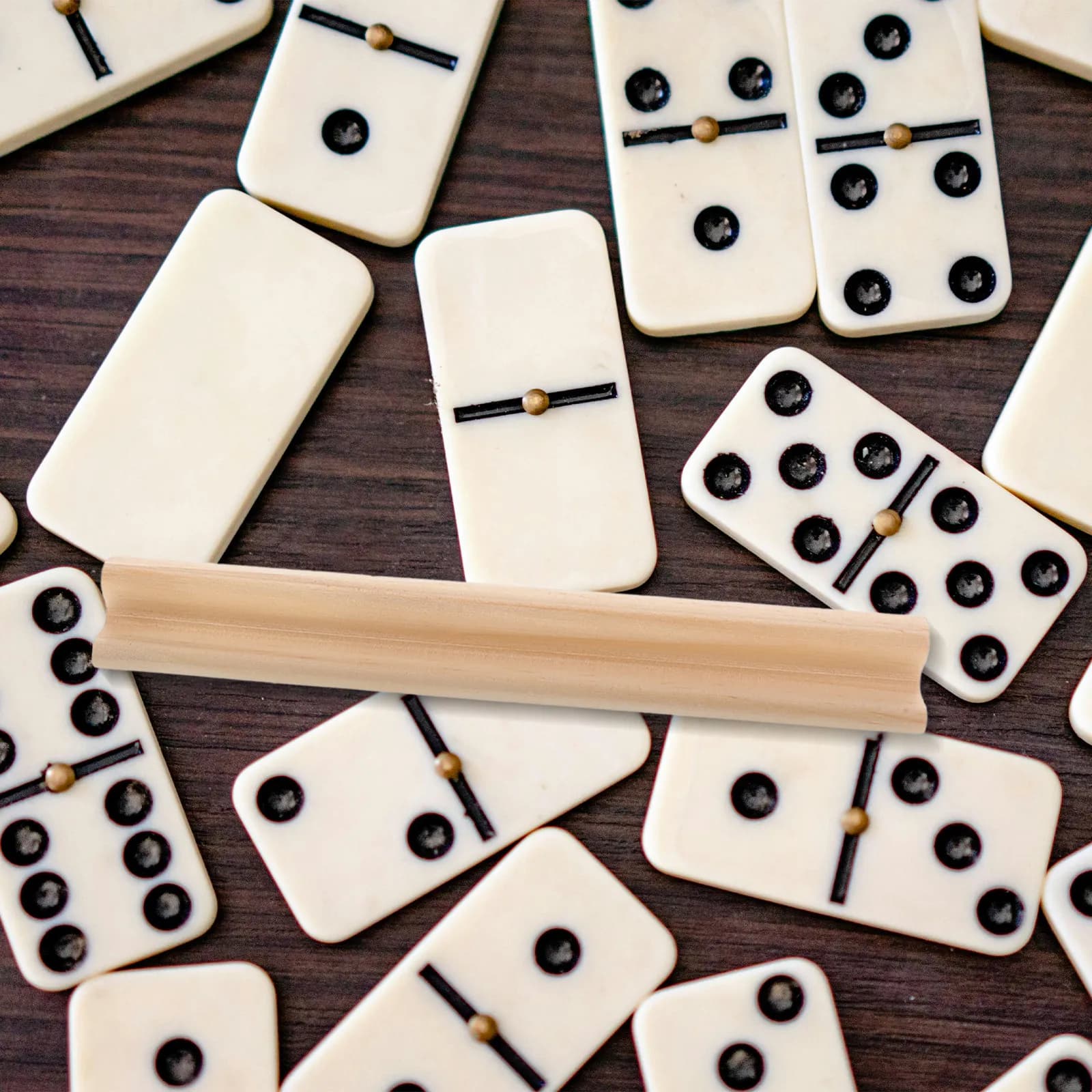 Wooden Dominoes Letter Block Base 19Cm Elegant Natural Rack for Family Entertainment Mahjong Tile Holder Wooden Domino Racks