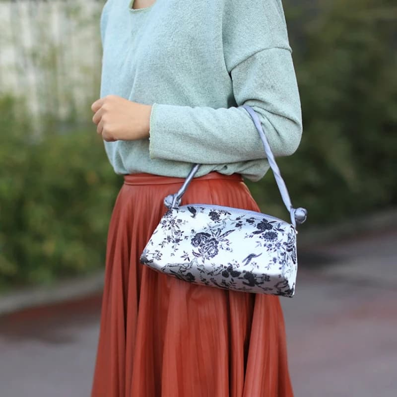 Borsa da donna ricamata in seta invernale Borsa da donna in stile cinese abbinata alla moda da sposa Cheongsam Borsa per cosmetici con pochette 2025
