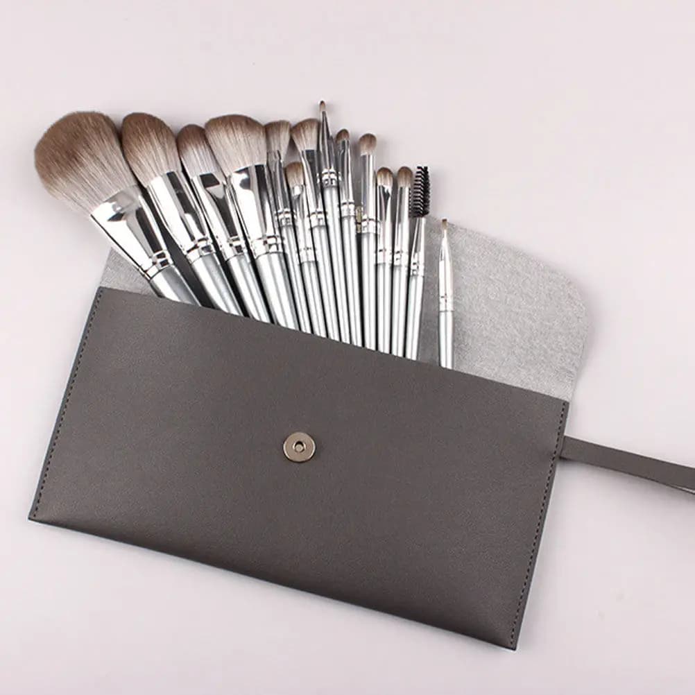 Set of 14 Professional Makeup Brushes, Cosmetic Kit with Soft Synthetic Seeds for Cypria Application