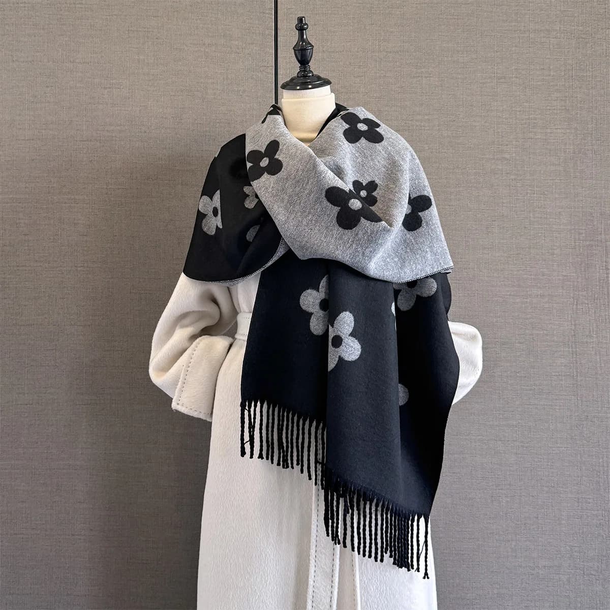 Autumn Winter Hot Cachemire Scarf Fashion Flowers Scarves Women Handkerchief by Collo Pashmina Head Scarves Wrap Femal Poncho Echarpe Bandana