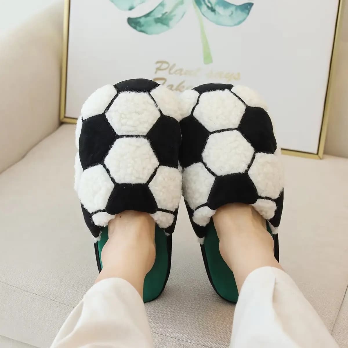 Pantofole in peluche a forma sportiva unisex, caldo cotone antiscivolo con disegni da calcio, basket, tennis, per uso domestico interno ed esterno