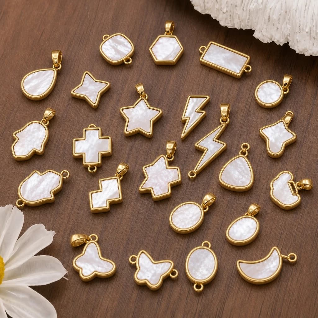 2 Pezzi Ciondoli a Forma di Luna, Stella, Cuore e Croce in Ottone Placcato Oro 14K con Conchiglia, Accessori per Creazione di Gioielli e Orecchini