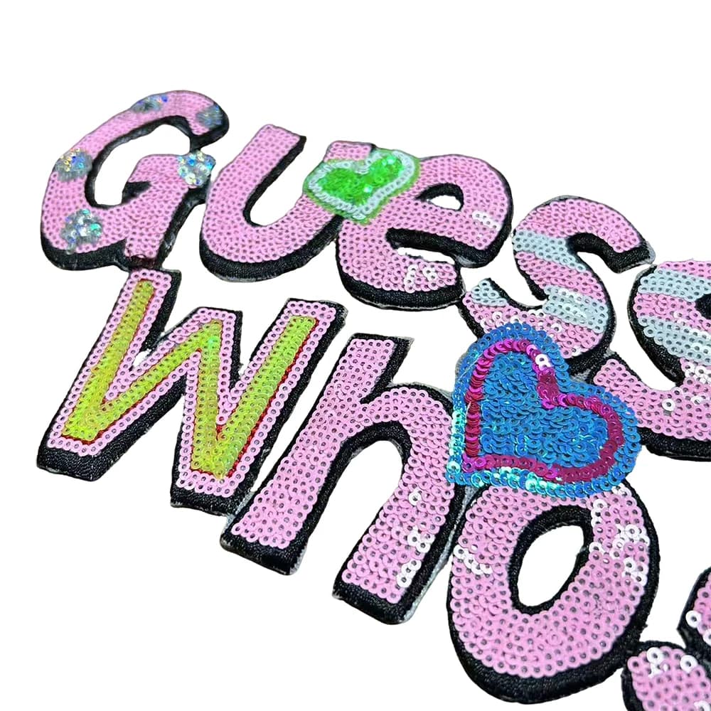 1 pezzo di paillettes scintillanti 'Guess Who Hati Toppa ricamata - Accessorio moda fai da te per abbigliamento, borse e scarpe, tipo termoadesivo