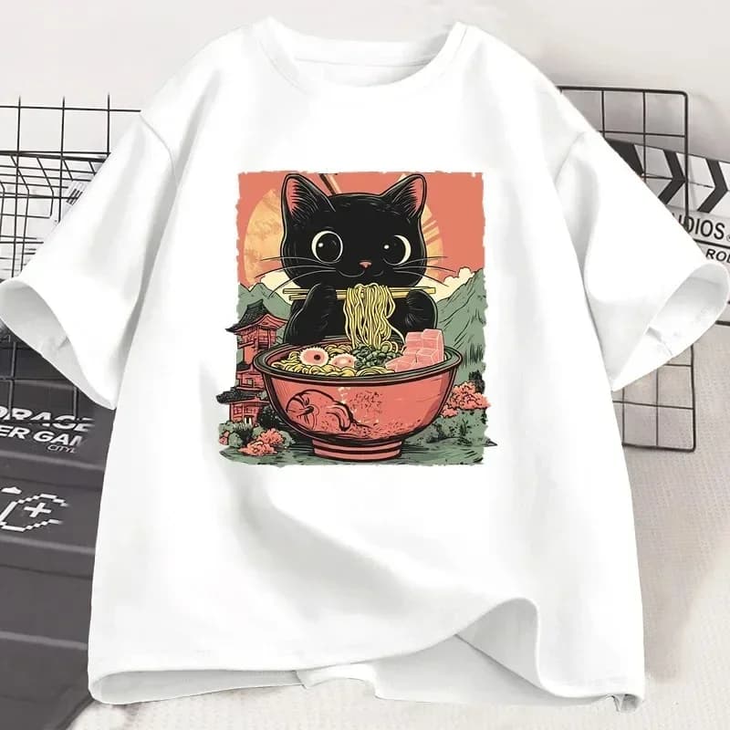 T-shirt grafica da donna con simpatico gatto nero che mangia ramen, adorabile maglietta per amanti del cibo e degli gatti, top con stampa di animali