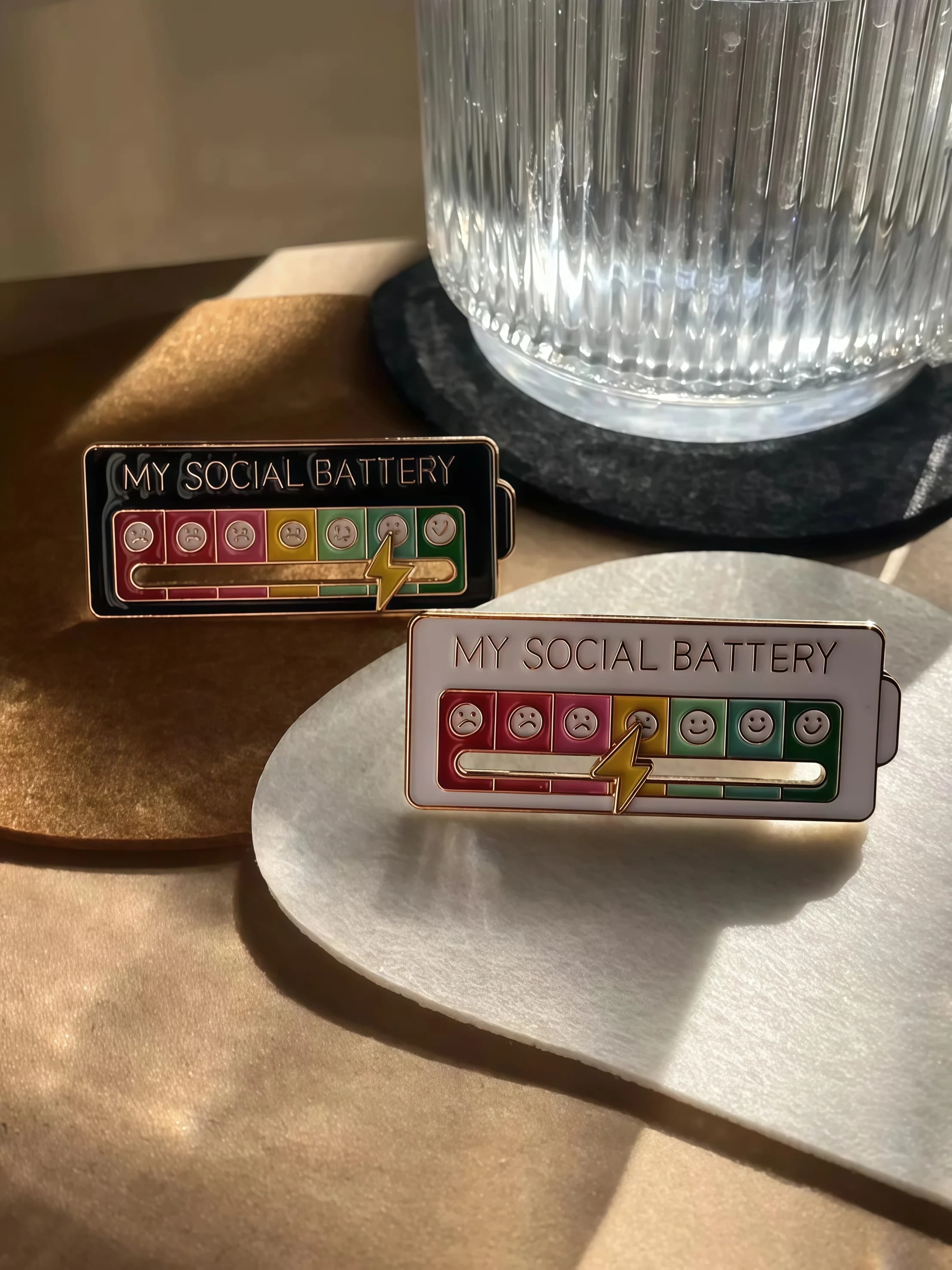 2pcs (white+black) of my social sliding enamel pins, adjustable emotion indicator pins, interesting interactive novelty pins for introverts, backpack, jacket and clothing accessories, suitable for introverts, backpack and jacket accessories