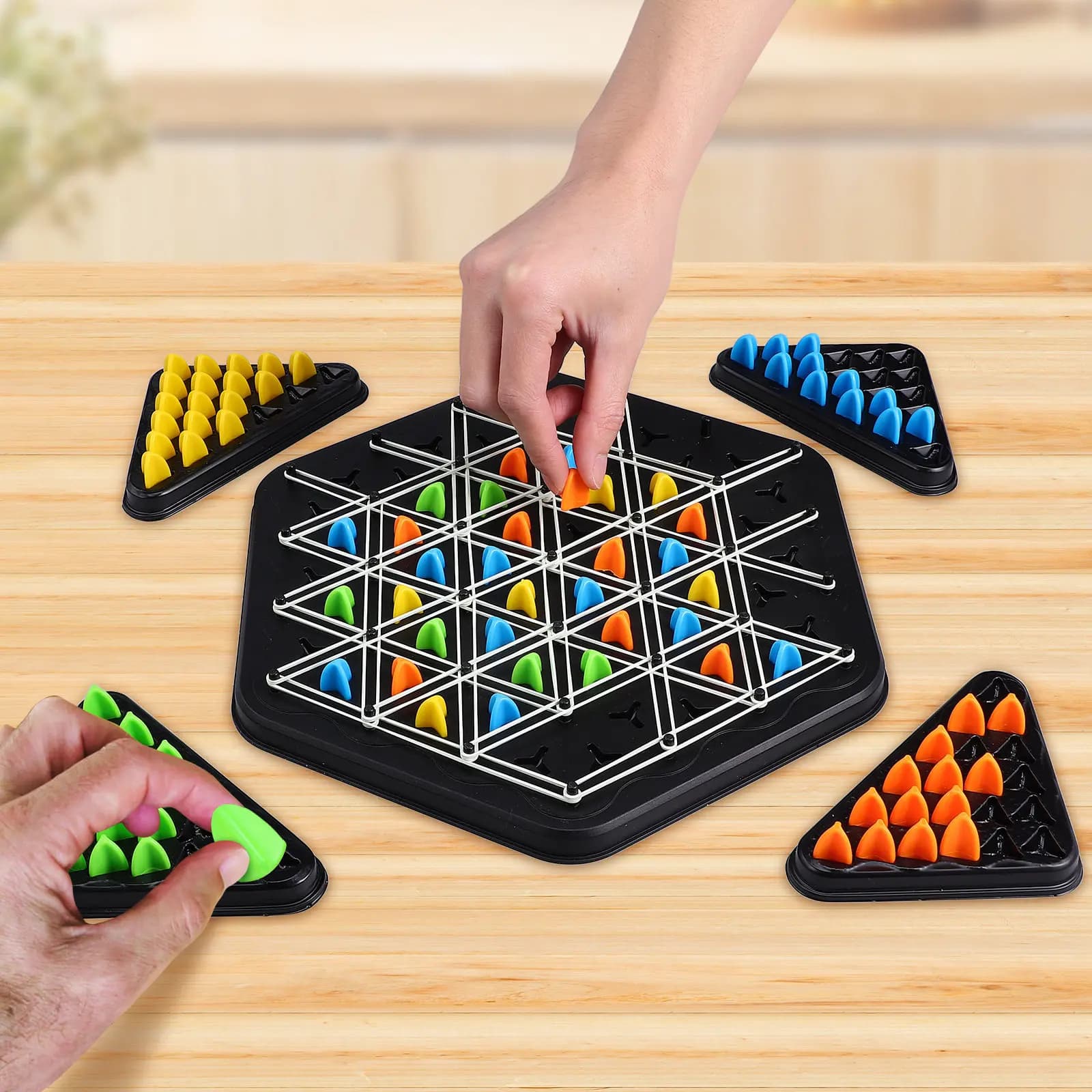 1 set di gioco di scacchi triangolare con catena per bambini e famiglie, gioco multigiocatore per sfidare il QI, gioco di puzzle per serate di gioco