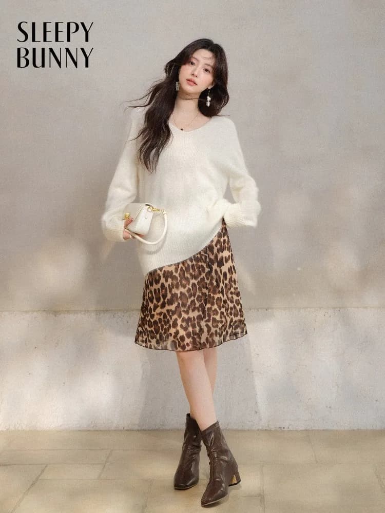 Set Due Pezzi da Donna con Maglione in Lana e Gonna Leopardata in Pile Lavato, Outfit Primaverile Elegante e Delicato, Completo Casual Morbido Coordinato