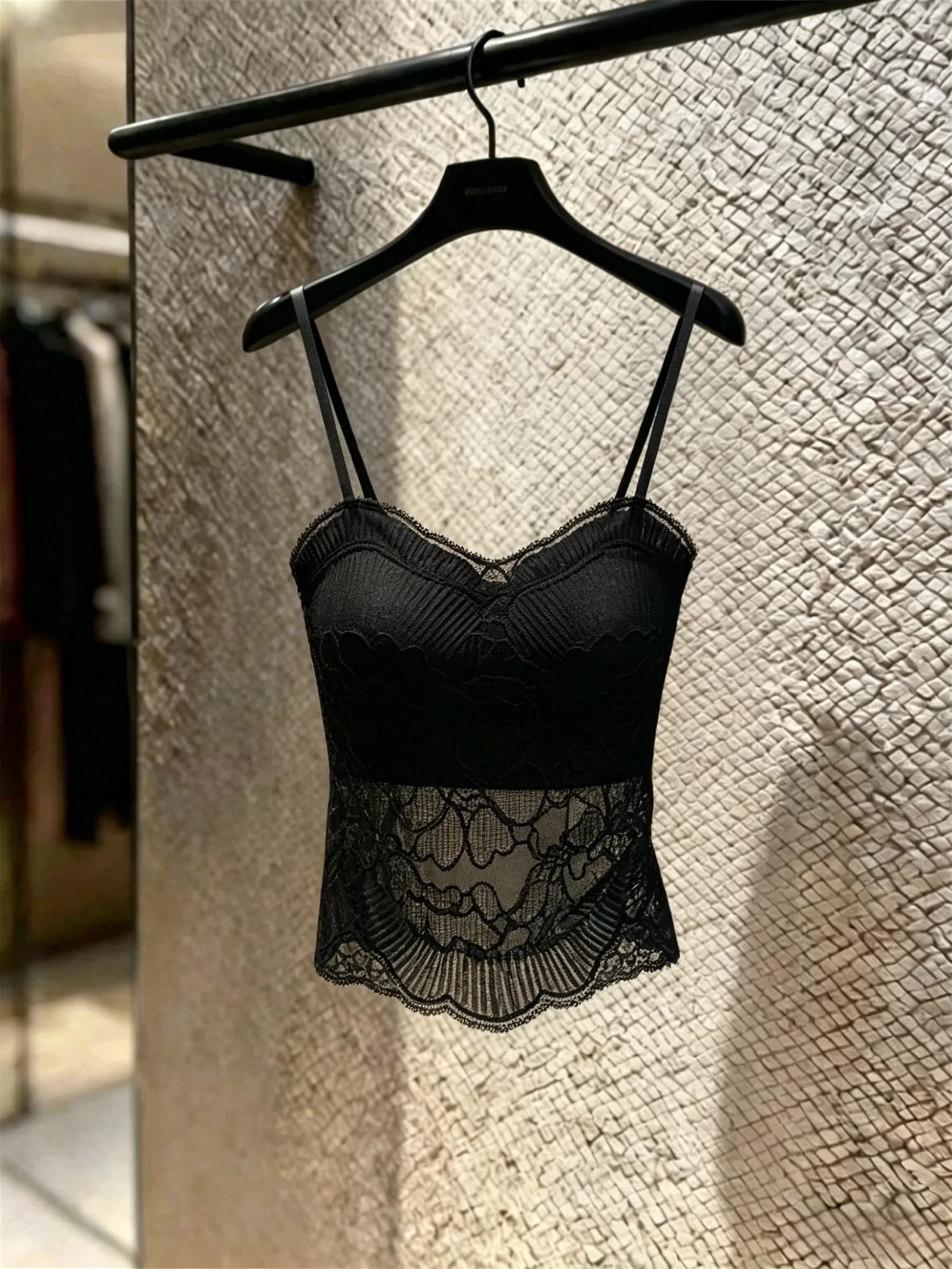 High-End Women's Lace V-Neck Strap Vest Top with Chest Pad Sexy Inner And Outer Wear Short Length Breathable Floral Pattern