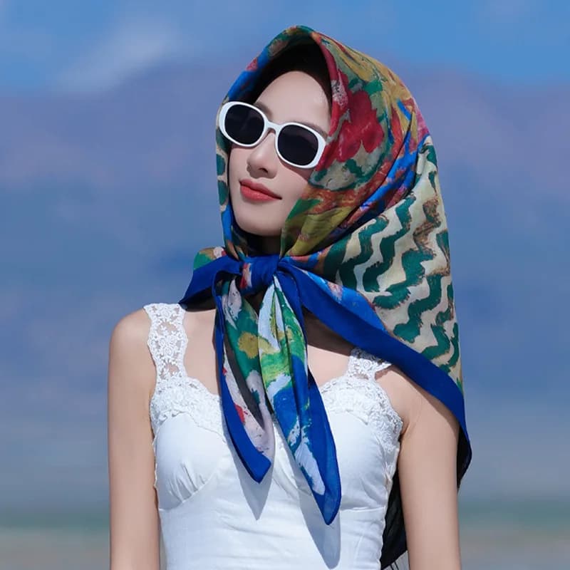 Nuova Sciarpa Quadrata alla Moda in Seta, Sciarpa Protettiva Solare, Sciarpa Sottile Versatile da Donna per Vacanze al Mare Primavera/Estate