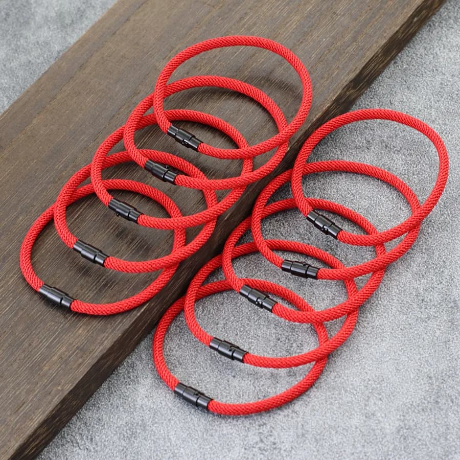 Commercio all'ingrosso 10 Pz/pacco 4mm Braccialetto di Corda Per Le Donne Degli Uomini Amuleto Fortunato Filo Rosso Braclet Magnete Fibbia Migliore Amico Braslet Pulsera