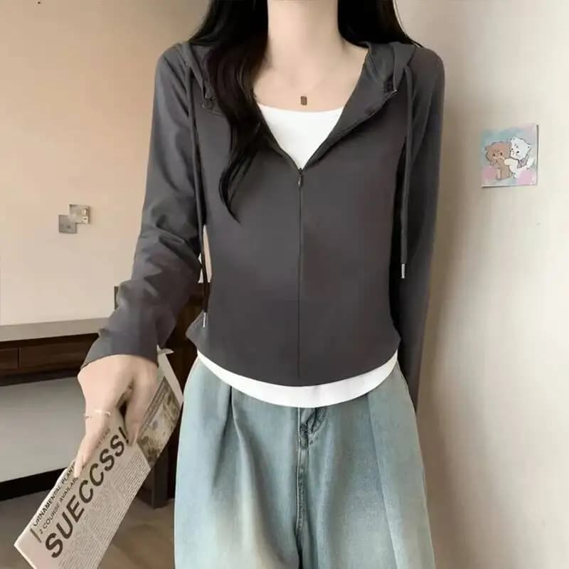 T-shirt a maniche lunghe in due pezzi finti alla moda T-shirt da donna con cappuccio patchwork a contrasto Felpe sportive da corsa casual autunnali