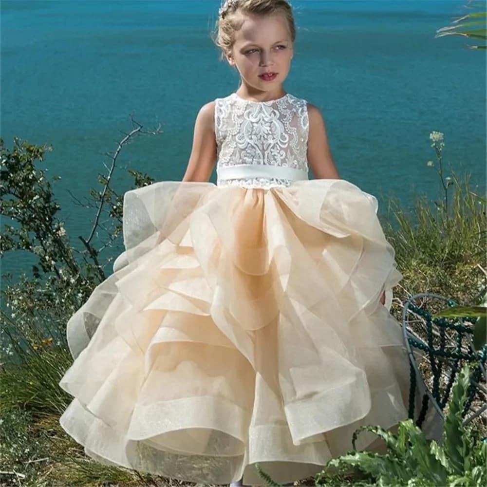 Abiti da ragazza di fiori per abiti da festa di nozze Cristalli di tulle morbidi Treno da fata su misura