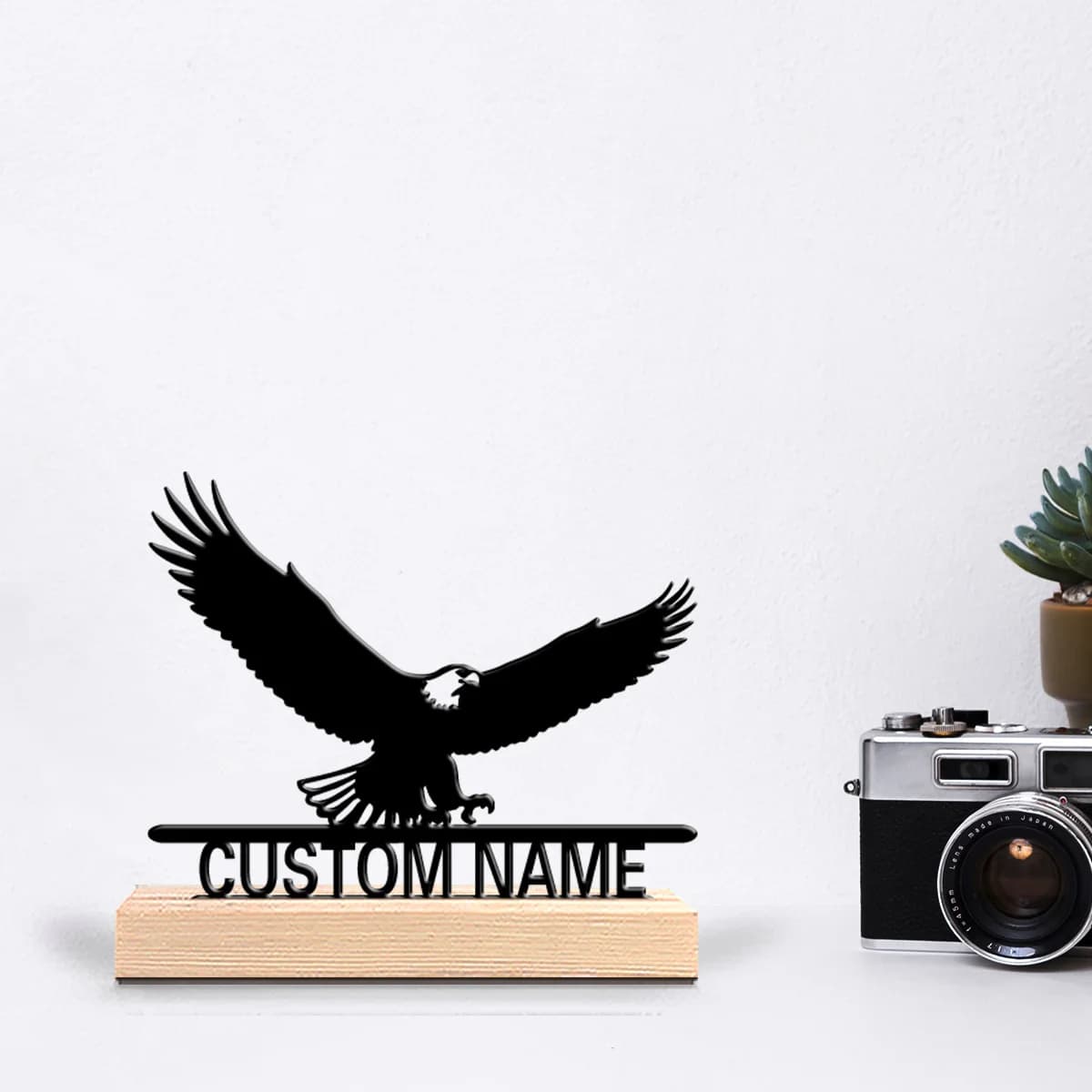 Statua in Metallo Personalizzata dell'Aquila con Base in Legno, Decorazione da Tavolo Ideale per Rapaci, Regalo Personalizzato per Appassionati di Aquile