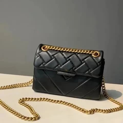 Borsa a tracolla da donna in pelle trapuntata nera con catena dorata Borsa a tracolla alla moda per borsa casual e formale in stile designer