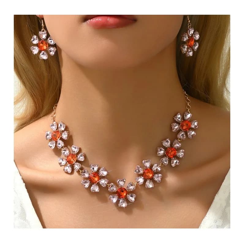 Collana e Orecchini alla Moda con Zirconi Incastonati a Forma di Cuore, Catena per Clavicola e Orecchini Eleganti