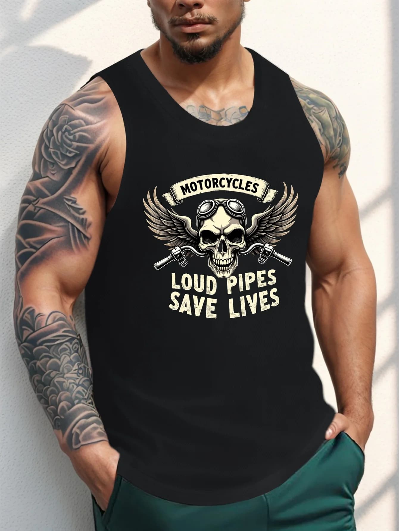 Il ruidoso tubo di scarico della motocicletta salva vite. Gilet da uomo resistente.