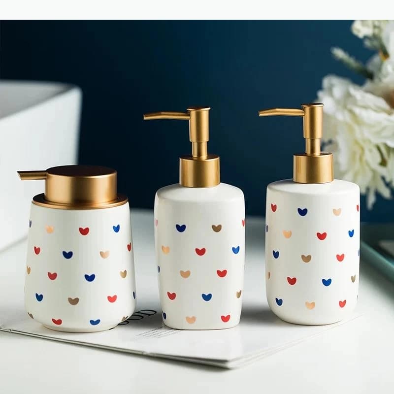 Bottiglia di lozione in ceramica con motivo a forma di cuore Dispenser di sapone da bagno Bottiglia per lavaggio a mano Bottiglia di shampoo Forniture per il bagno