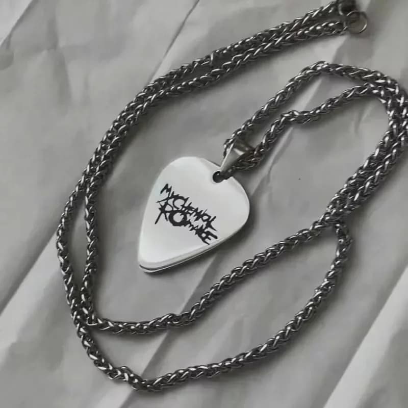 My Chemical Romance Collana Cosplay Uomo Donna Rock Band Plettro per chitarra Ciondolo Girocollo Accessori per gioielli Regali