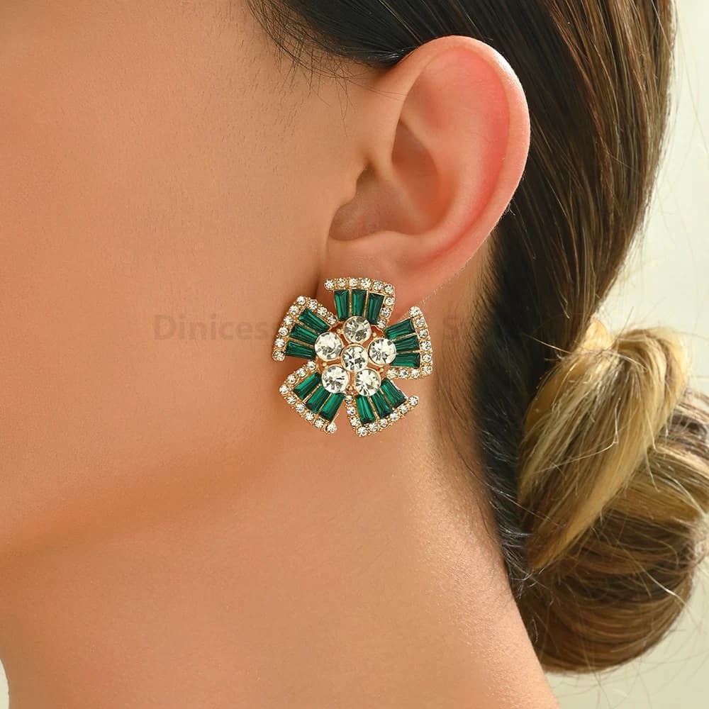 Orecchini a bottone con fiori di strass alla moda coreana per le donne Accessori per orecchie rotondi con gioielli da festa di design di lusso lucido