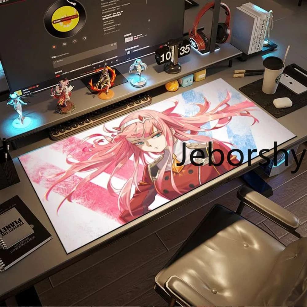 Elegante tappetino per mouse da gioco con ragazza anime in uniforme rossa, tappetino da scrivania con superficie liscia, regalo perfetto per giocatori e amici