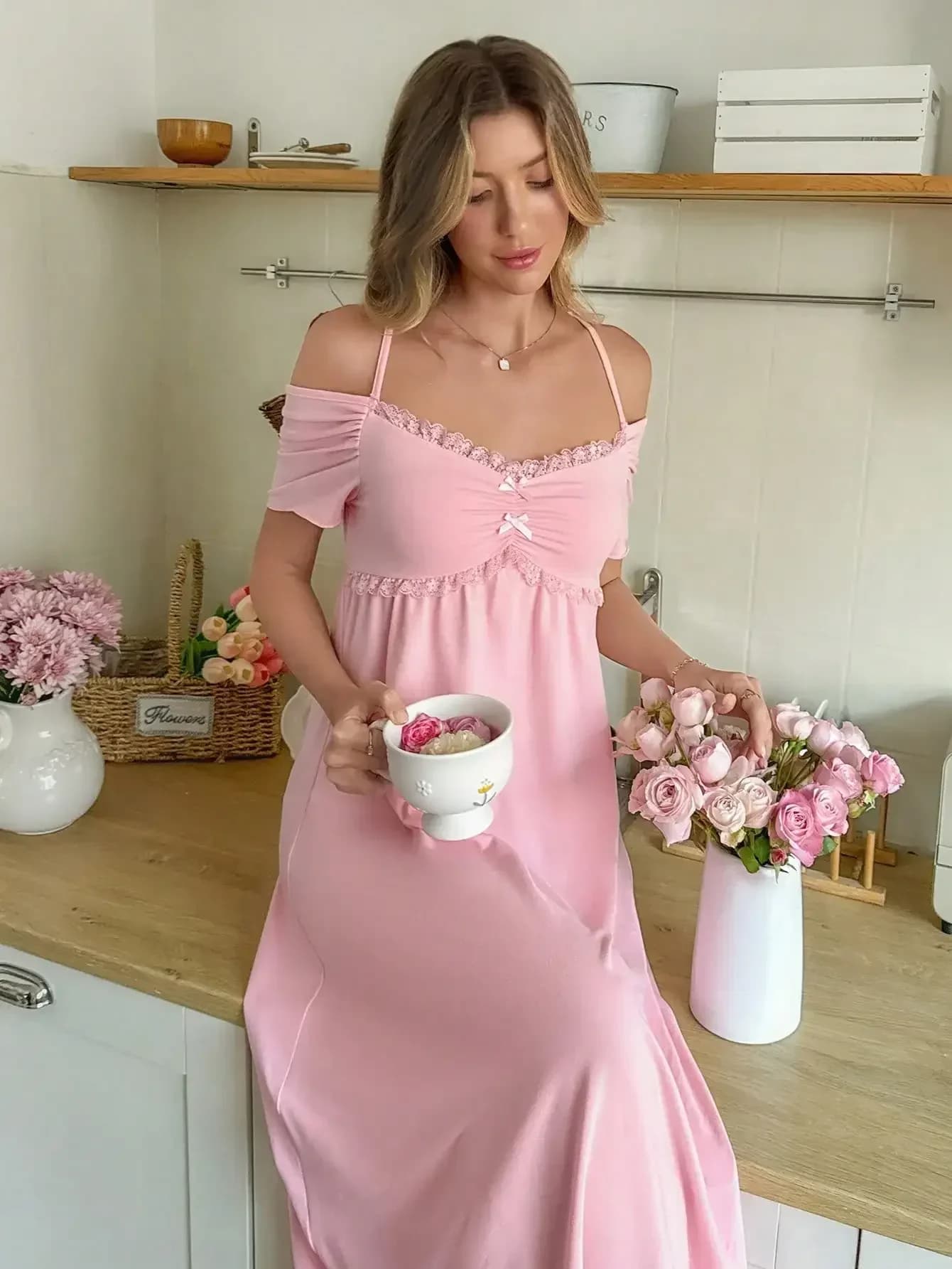 Camicia da Notte Rosa da Donna Snug Reverie con Maniche Corte, Decorazione a Fiocco, Patchwork e Bordo in Pizzo, Vestito da Casa a Tinta Unita