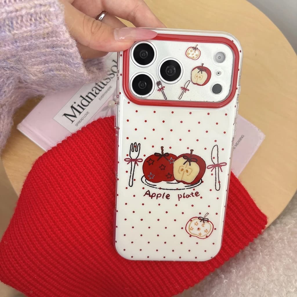 Custodia Protettiva Antiurto per iPhone 17 16 15 Pro Max con Motivo Mezzo Mela Rossa a Pois e Stile Disegnato a Mano Carino