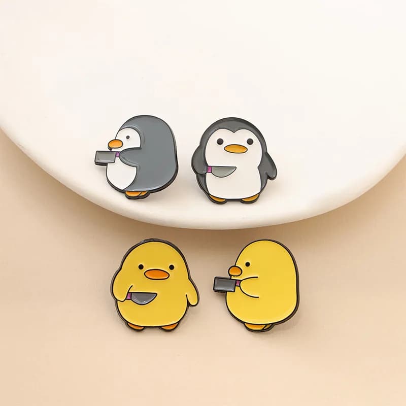 Cute Penguin Duck Brooch Pin, Cartoon Animal Badge for Bag Backpack Jacket Denim Vest, Alloy Metal Lapel Pin Accessories